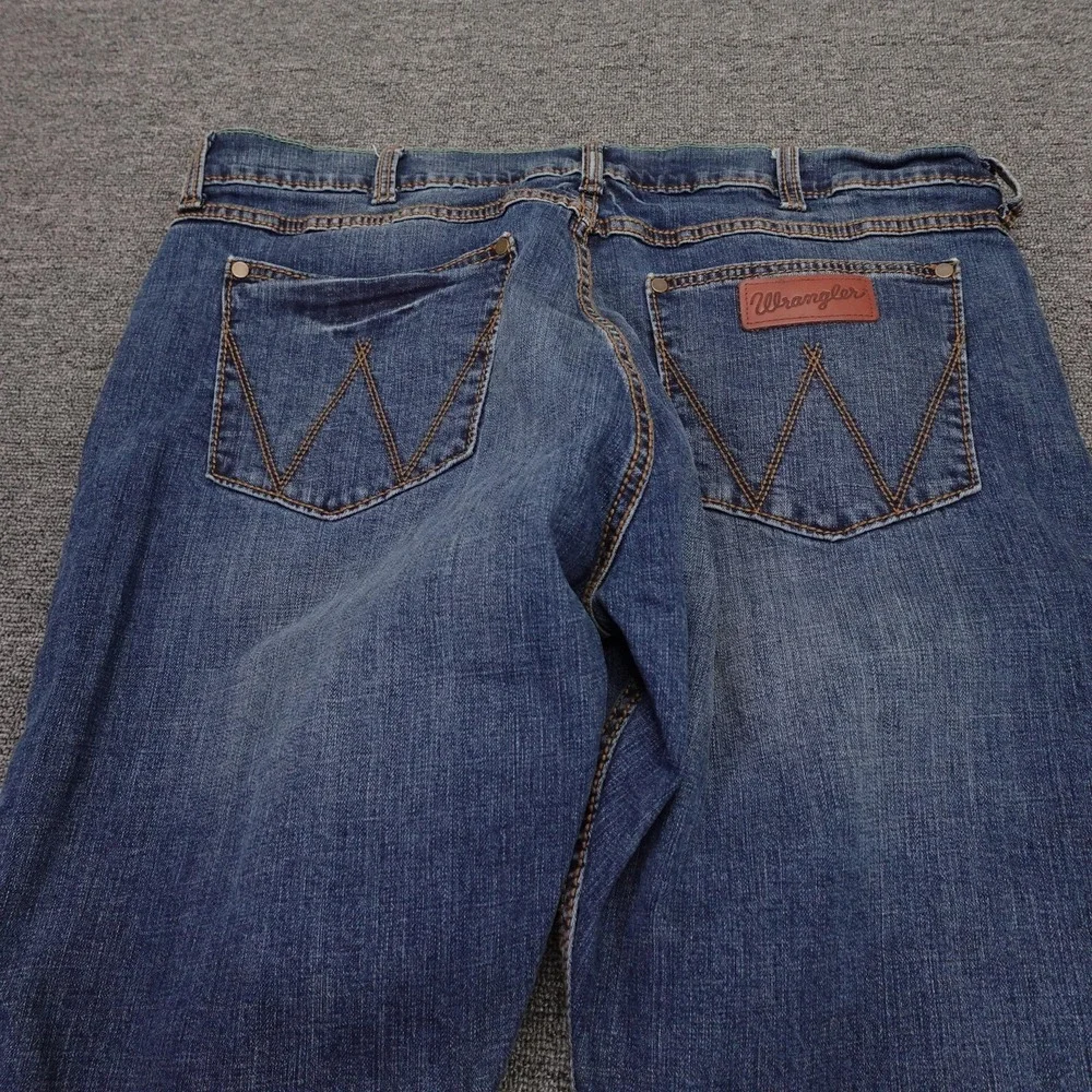 Wrangler Retro Slim Straight Jeans Mens 38x26 Blue Medium Wash Stretch Denim